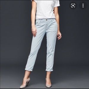 Gap girlfriend chinos in seersucker blue white stripe NWT!